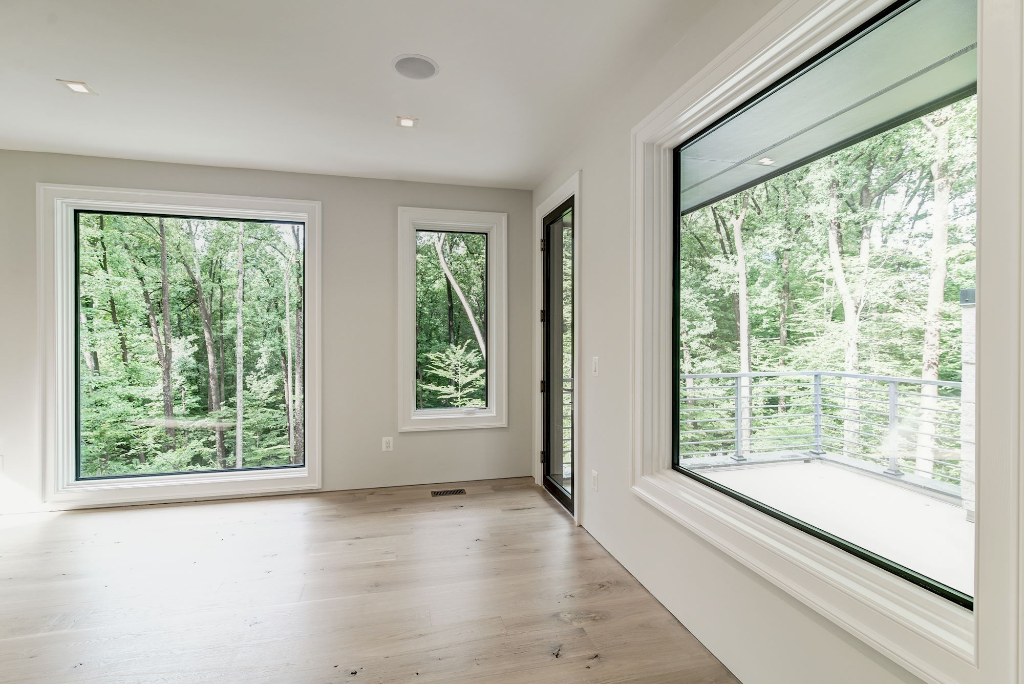Crest 23 Image gallery image